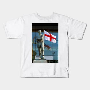 Bobby Moore Statue England Flag Wembley Stadium Kids T-Shirt